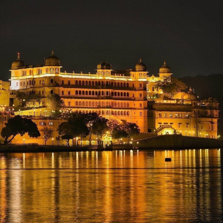 11 Famous Places to visit in Udaipur - Geek of Adventure